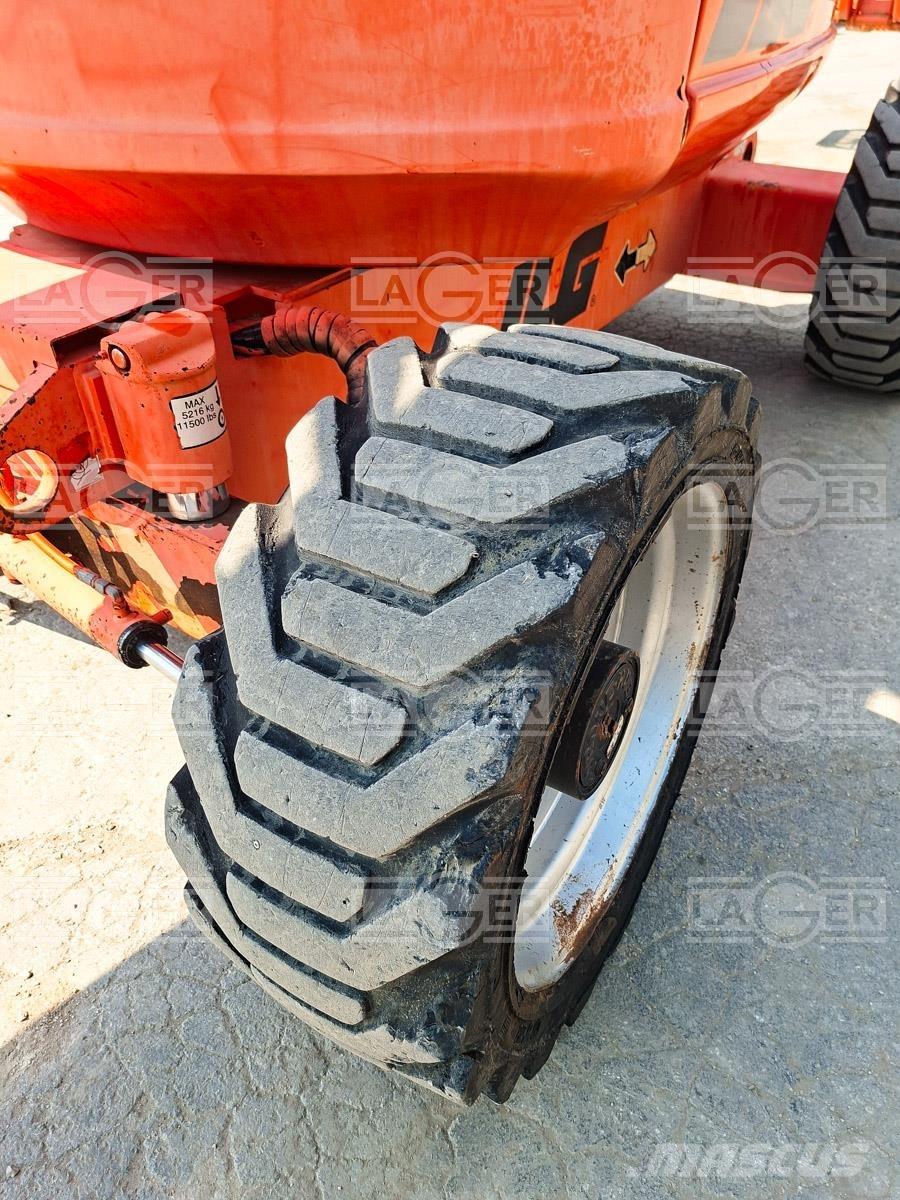 JLG 600AJ Karos emelők
