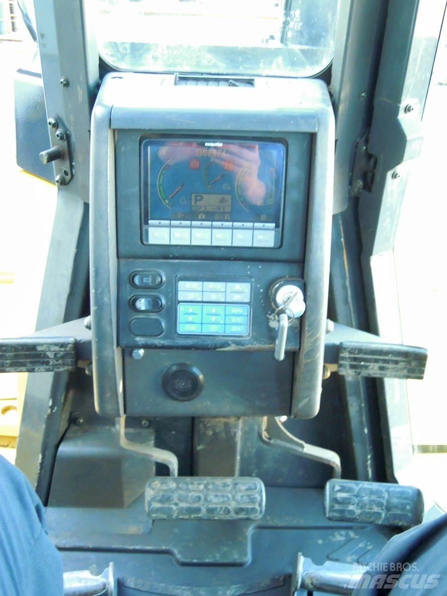 Komatsu D155AX-6 lánctalpas dózerek