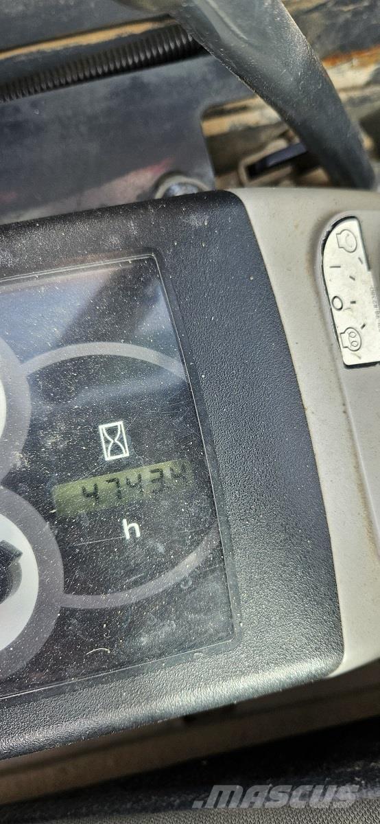 Komatsu PC26MR-3 Mini kotrók < 7t