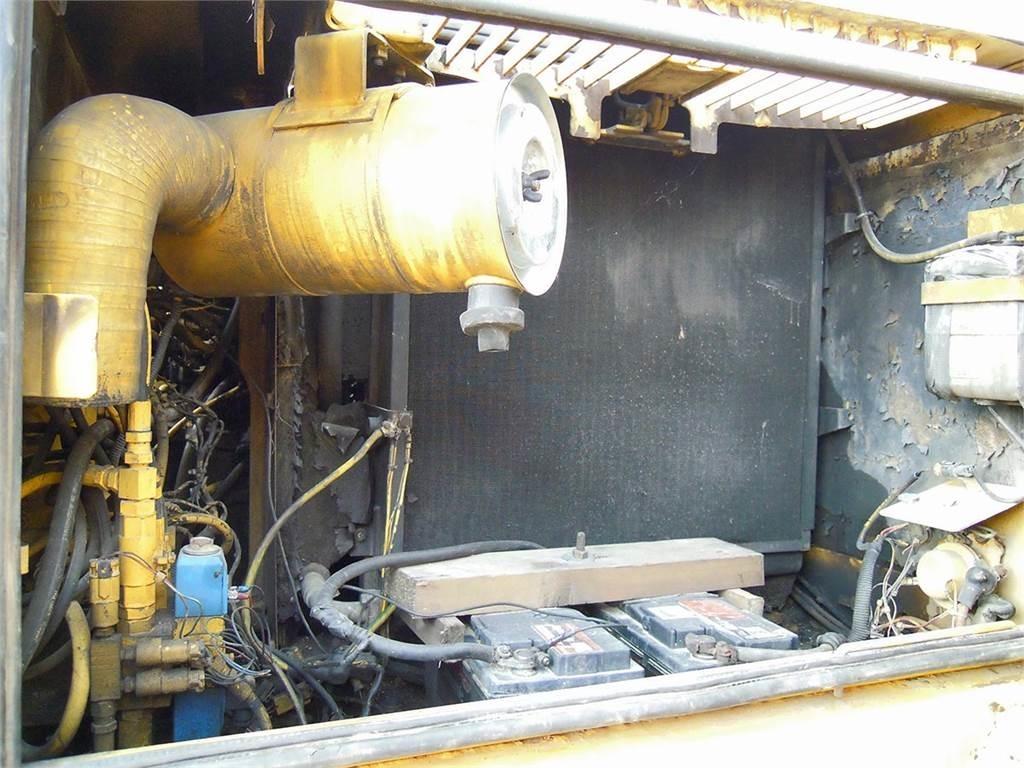 Komatsu PW170ES-6K Gumikerekes kotrók