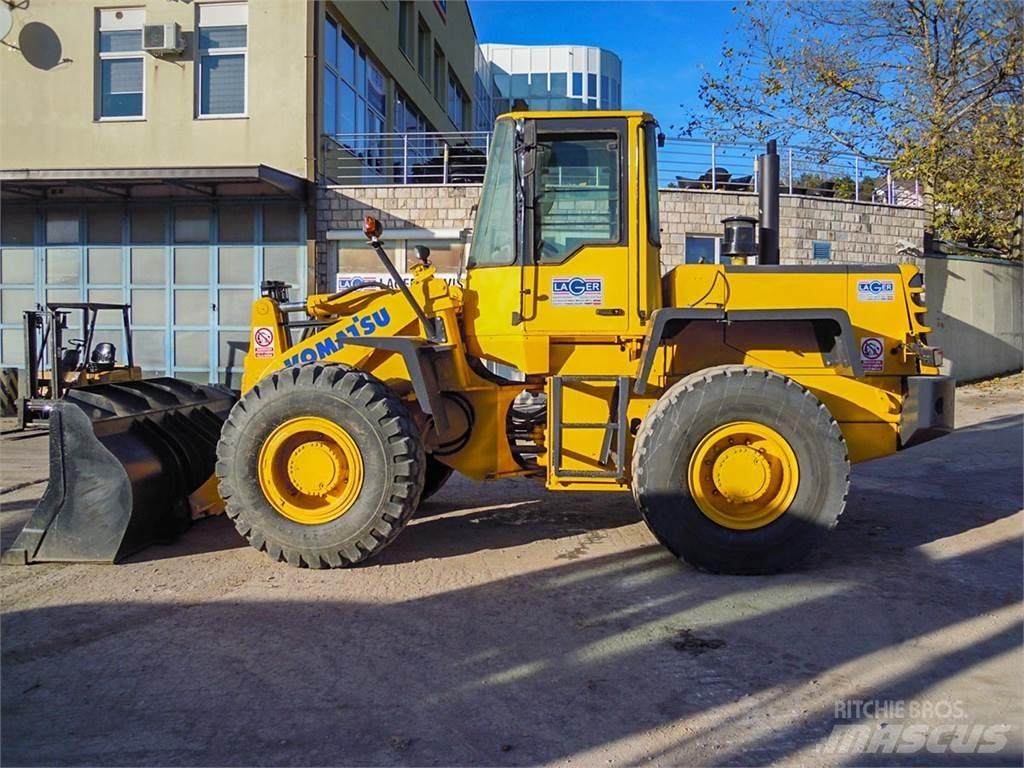 Komatsu WA270 Gumikerekes homlokrakodók