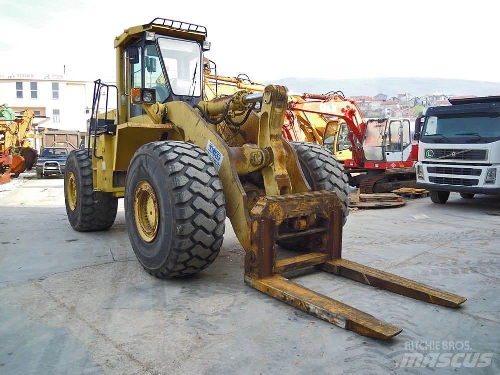 Komatsu WA500-1 Gumikerekes homlokrakodók