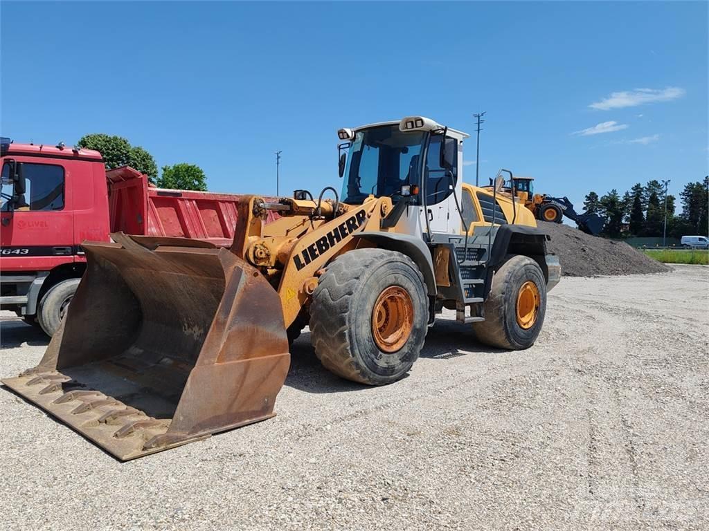 Liebherr L566 Gumikerekes homlokrakodók