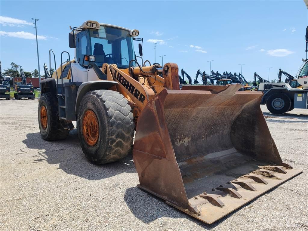 Liebherr L566 Gumikerekes homlokrakodók