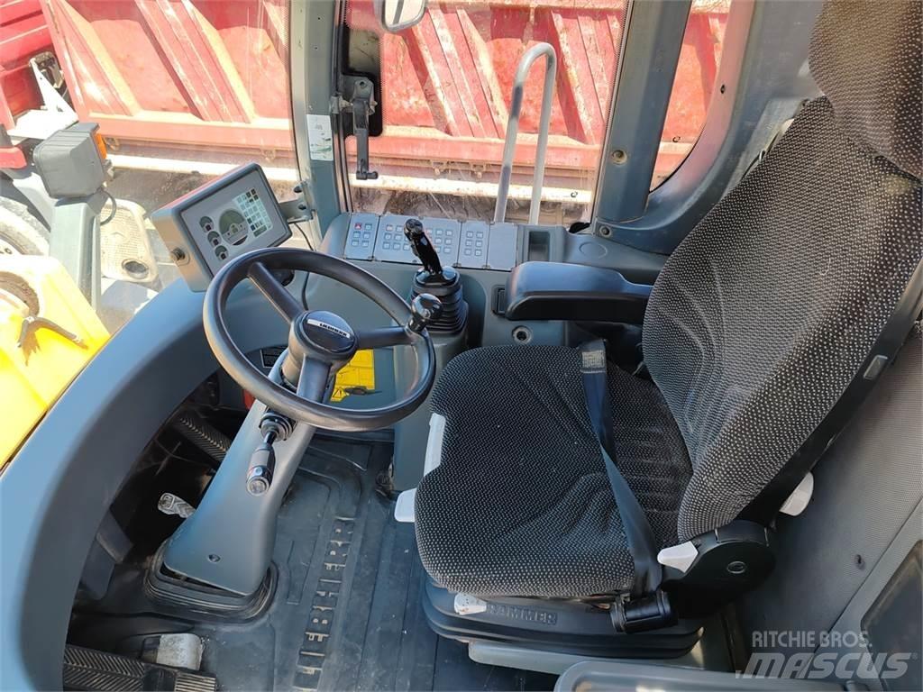 Liebherr L566 Gumikerekes homlokrakodók