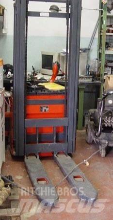 Linde L10 Alacsony emelőkocsi