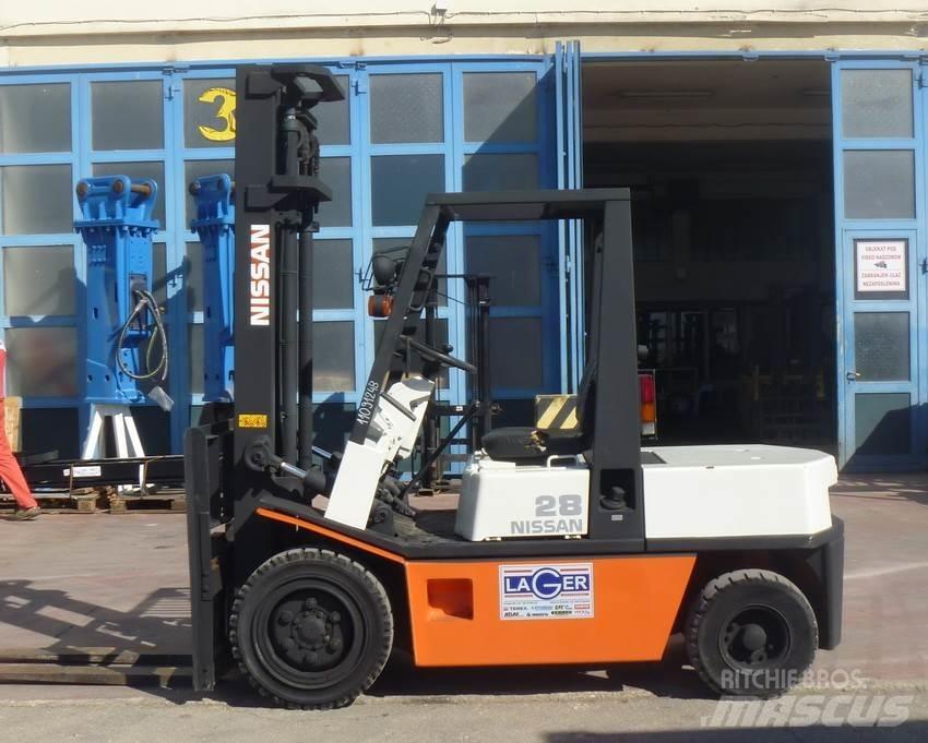 Nissan EGH02 Dízel targoncák
