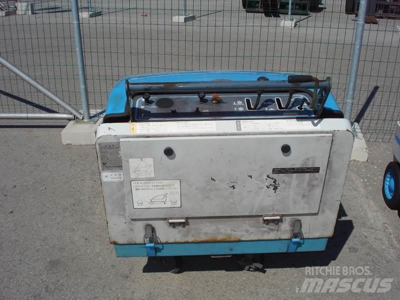 Toyota 4QBW9 Utcaseprő teherautók