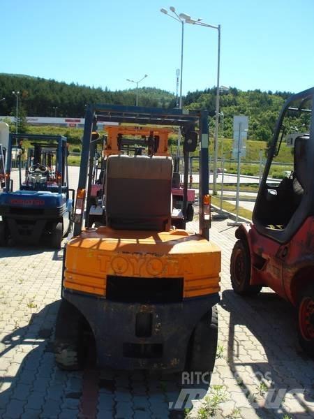 Toyota 80-5FDL25 Dízel targoncák
