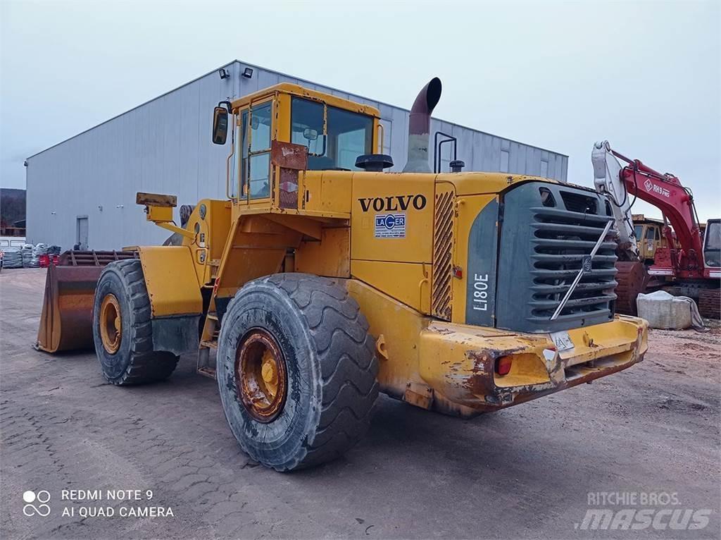 Volvo L180E Gumikerekes homlokrakodók
