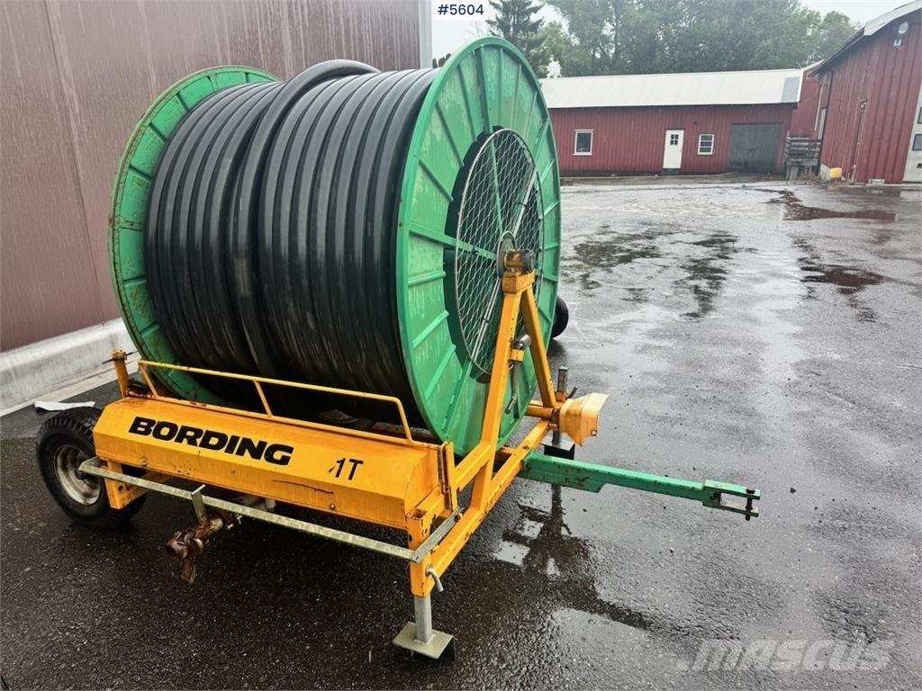 Bording 1T Vontatott trágyaszórók