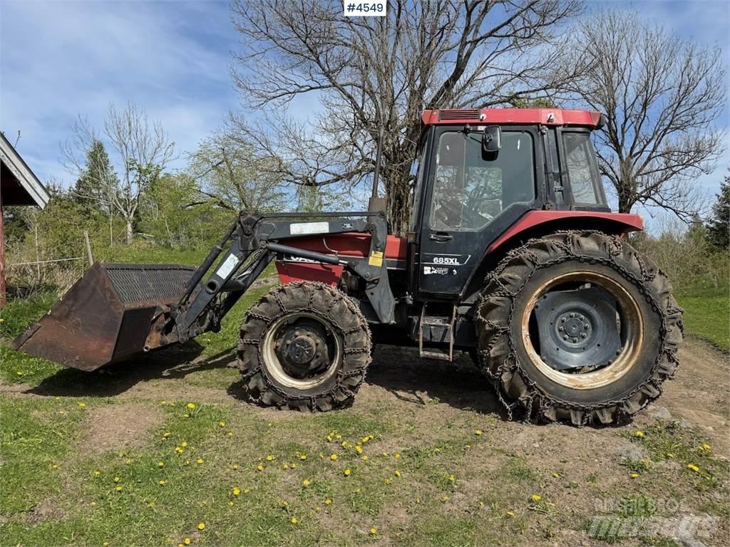 CASE 685 XL Traktorok