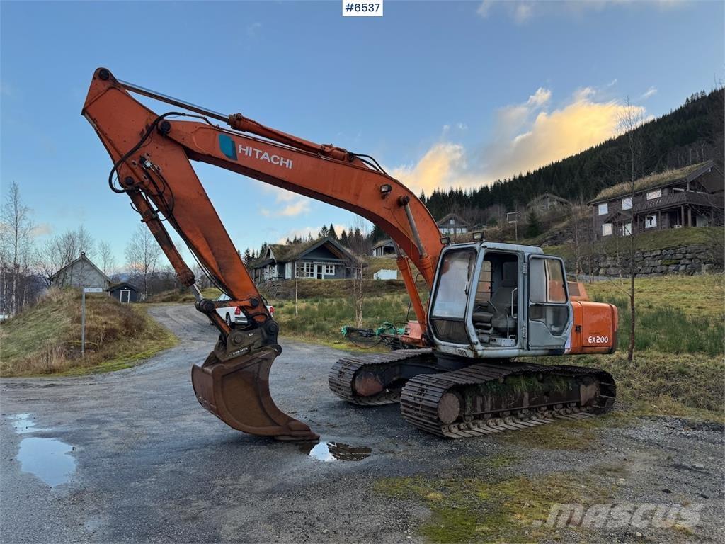 Hitachi EX 200-2. Lánctalpas kotrók