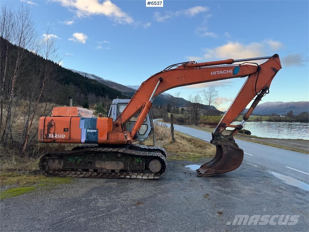 Hitachi EX 200-2. Lánctalpas kotrók