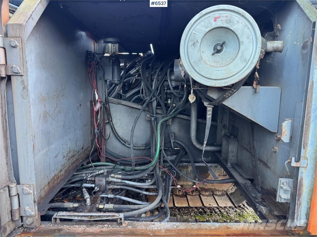 Hitachi EX 200-2. Lánctalpas kotrók