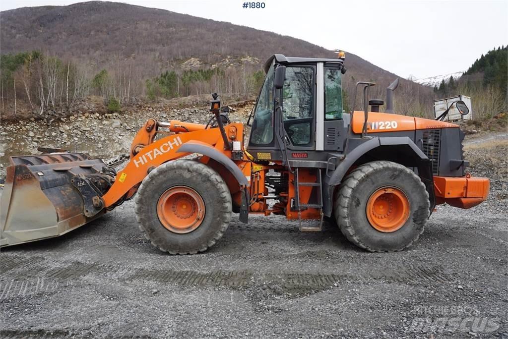 Hitachi ZW220 Gumikerekes homlokrakodók