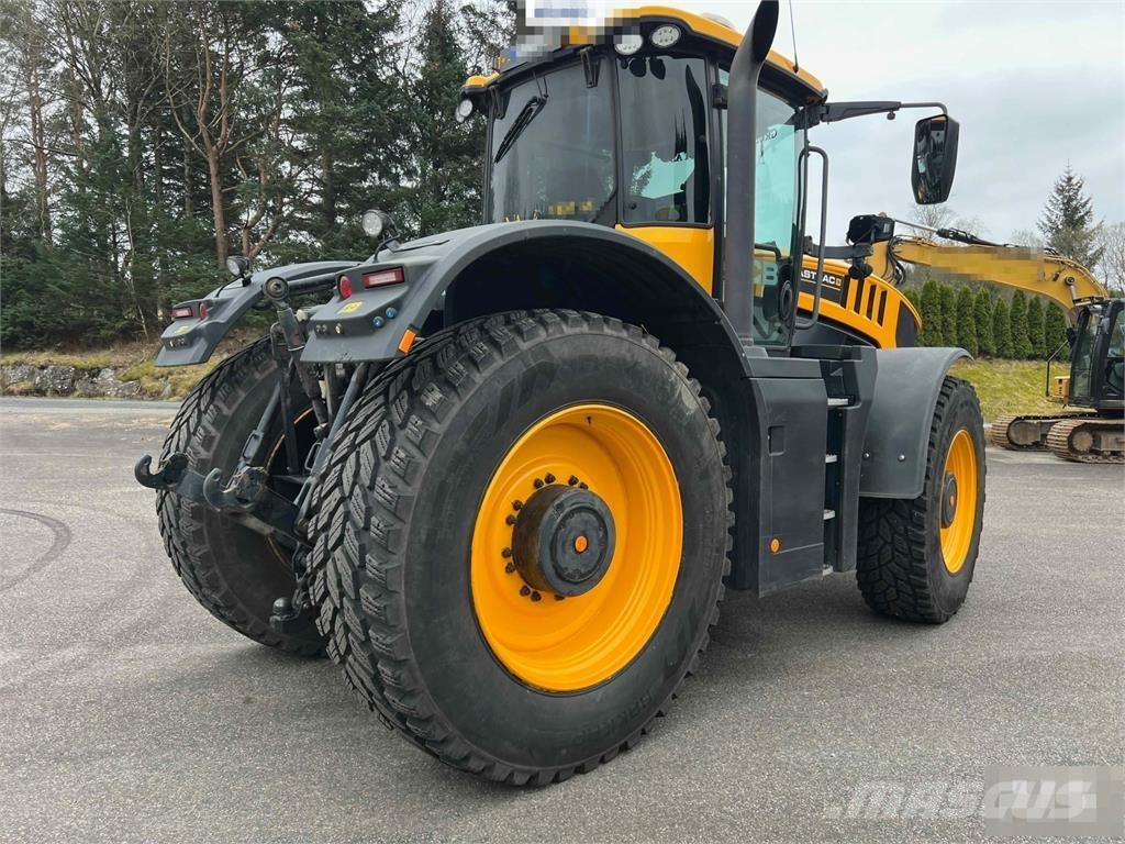 JCB Fastrac 8330 Traktorok
