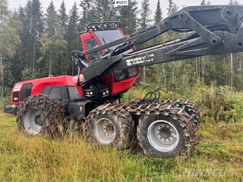 Komatsu 911-6 Betakarítók
