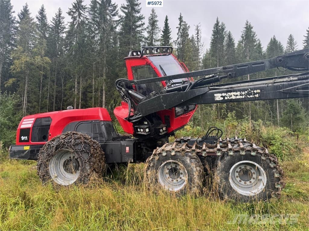 Komatsu 911-6 Betakarítók