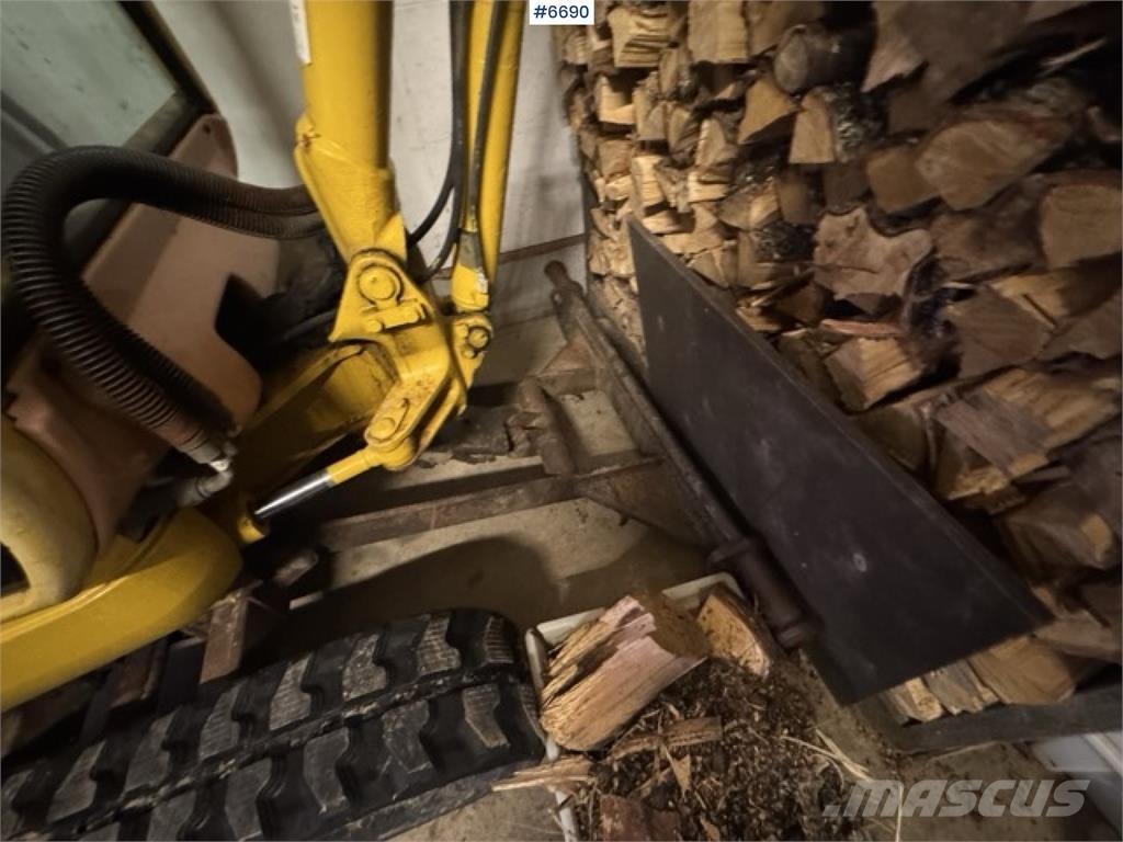 Komatsu PC15R Lánctalpas kotrók
