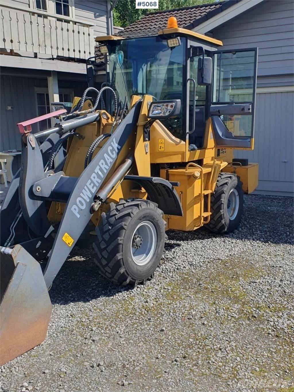 Powertrack L36 Gumikerekes homlokrakodók