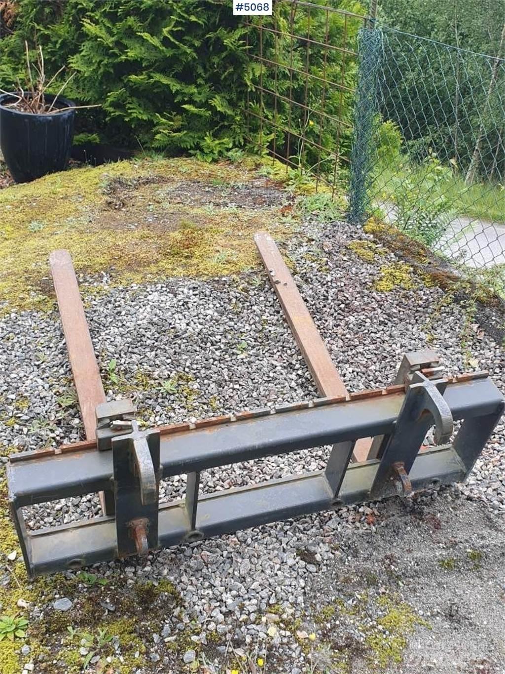 Powertrack L36 Gumikerekes homlokrakodók