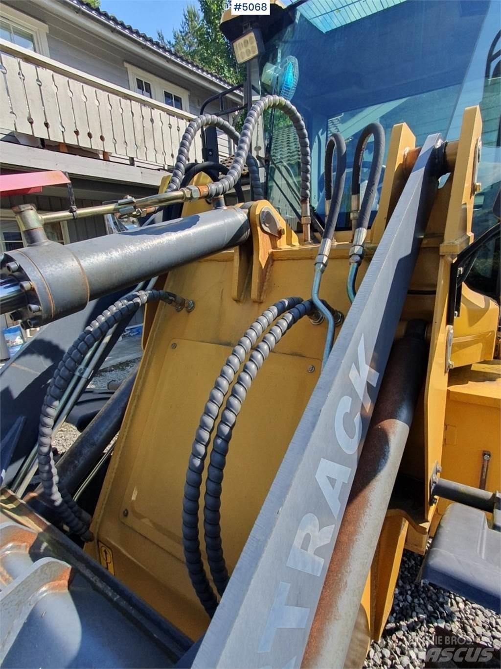 Powertrack L36 Gumikerekes homlokrakodók