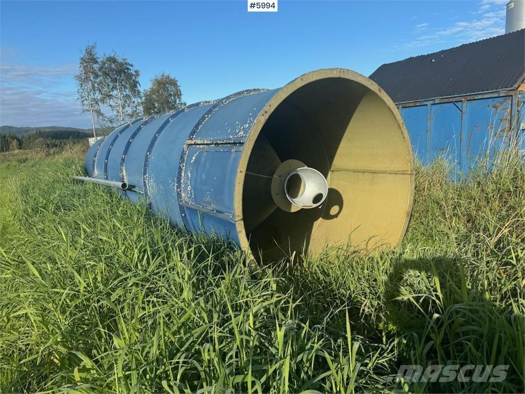  Silo Ca. 25 kubikk Egyéb traktor tartozékok