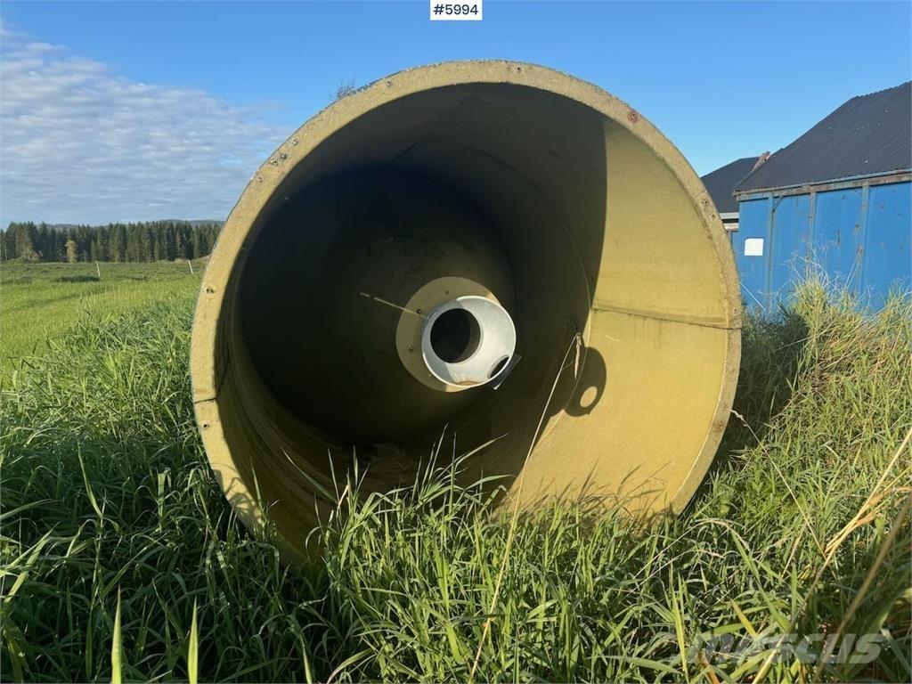  Silo Ca. 25 kubikk Egyéb traktor tartozékok