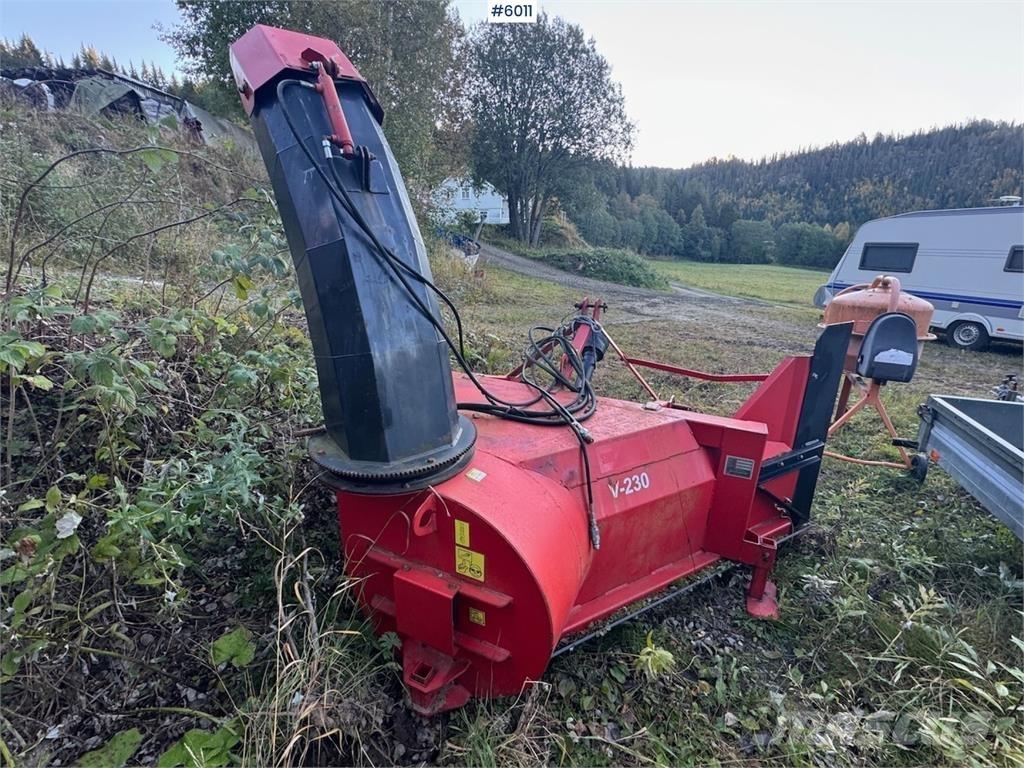 Sisu Handel V-230 Hóeltakarítók