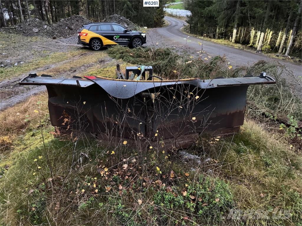 Uni-väg UV-320 Hóeltakarítók