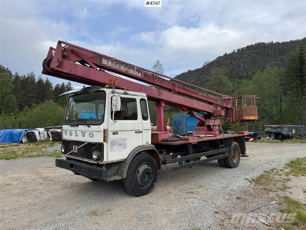 Volvo F 613 Teherautóra szerelt emelők és állványok
