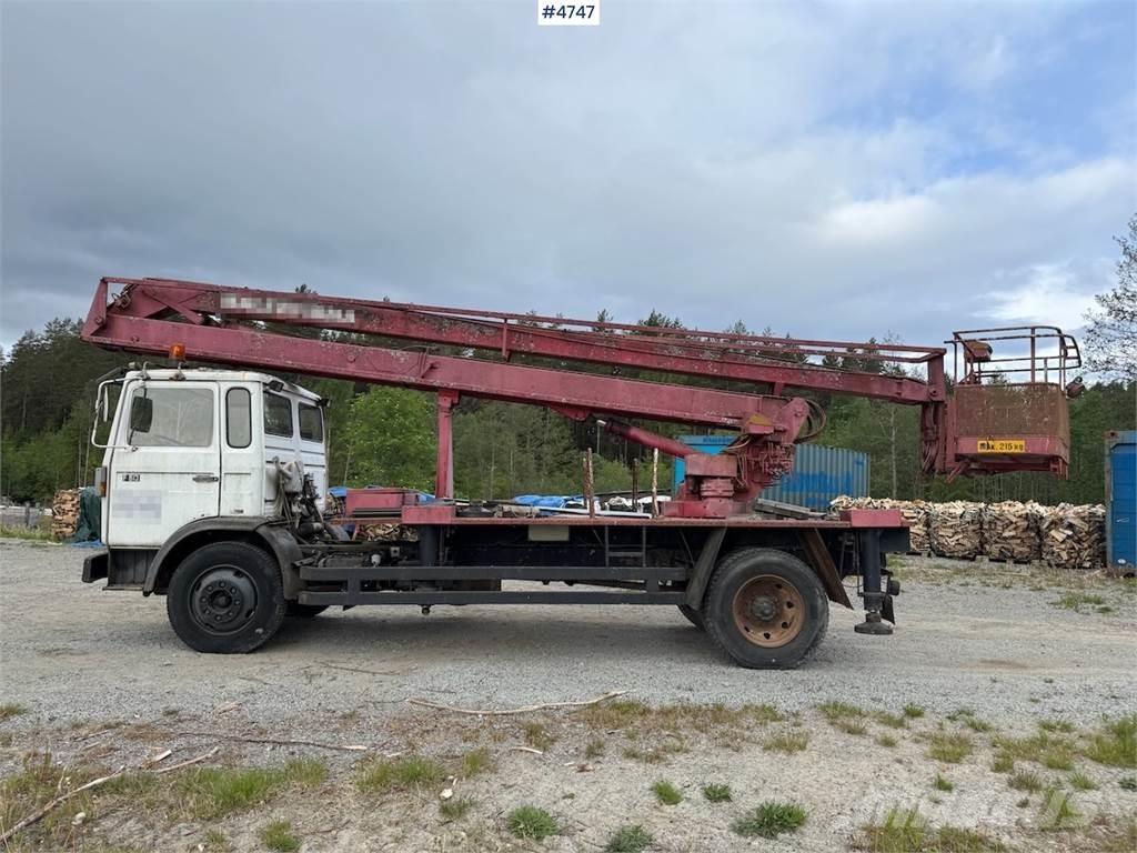 Volvo F 613 Teherautóra szerelt emelők és állványok