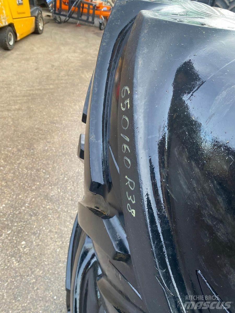 BKT 650/60R38 Gumiabroncsok, kerekek és felnik
