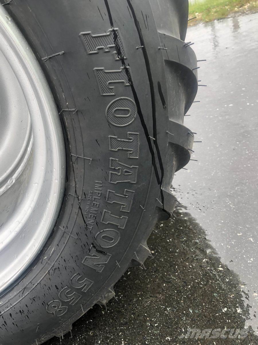 BKT Flotation 558 Gumiabroncsok, kerekek és felnik