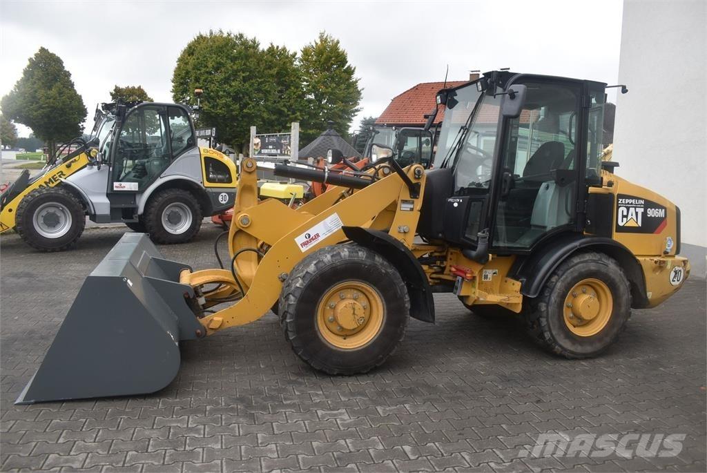 CAT 906M Gumikerekes homlokrakodók