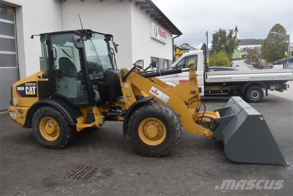 CAT 906M Gumikerekes homlokrakodók
