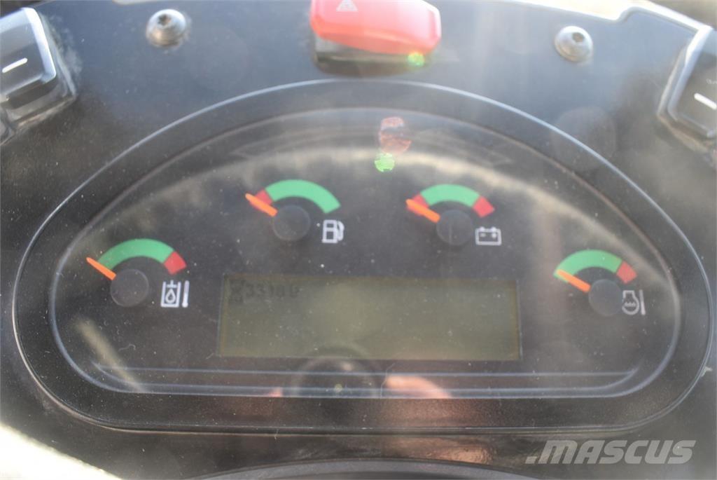 CAT 906M Gumikerekes homlokrakodók