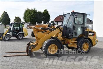 CAT 907M Gumikerekes homlokrakodók