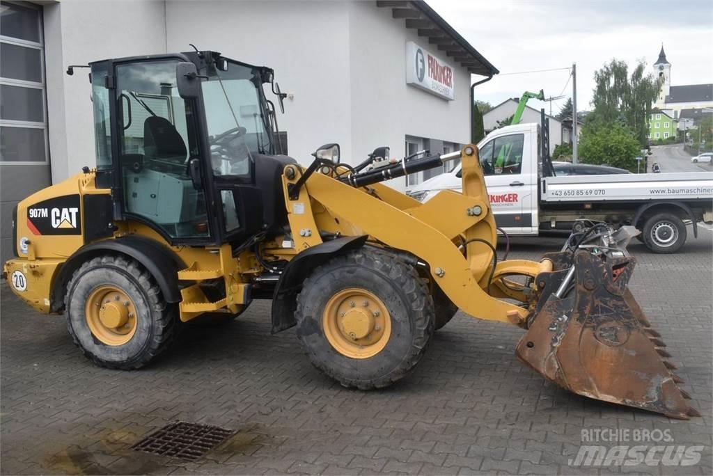 CAT 907M Gumikerekes homlokrakodók