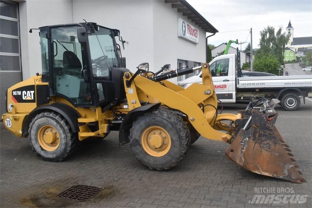 CAT 907M Gumikerekes homlokrakodók