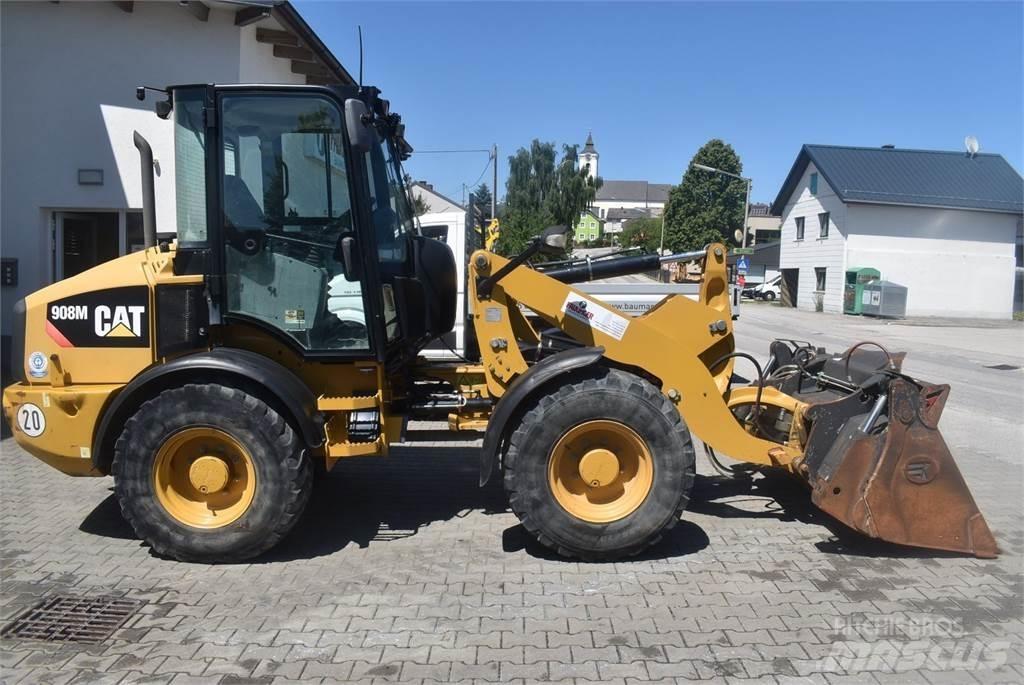 CAT 908M Gumikerekes homlokrakodók