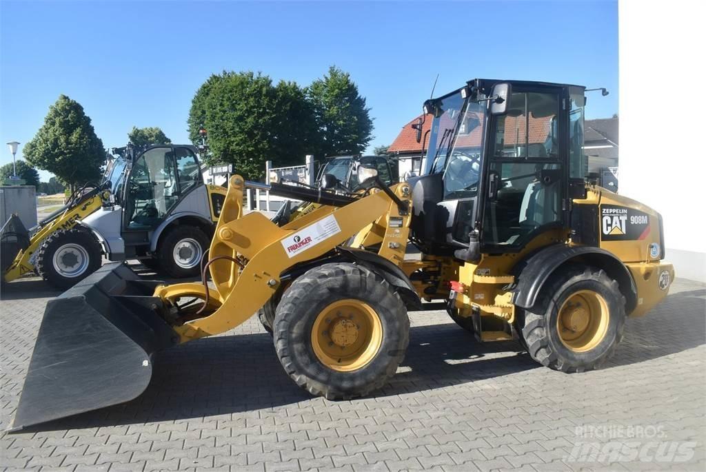 CAT 908M Gumikerekes homlokrakodók