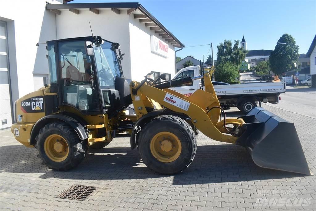 CAT 908M Gumikerekes homlokrakodók