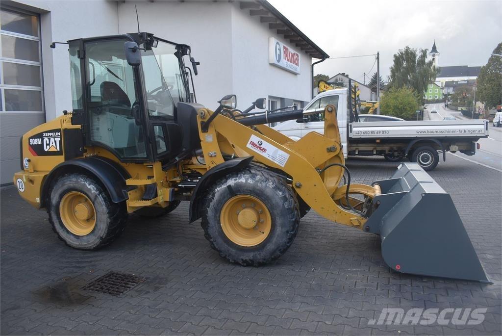 CAT 908M Gumikerekes homlokrakodók