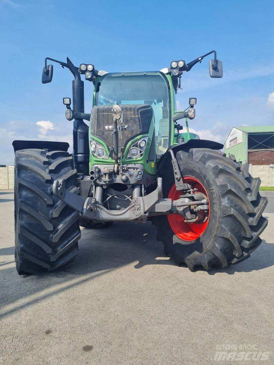 Fendt 718 Vario Traktorok