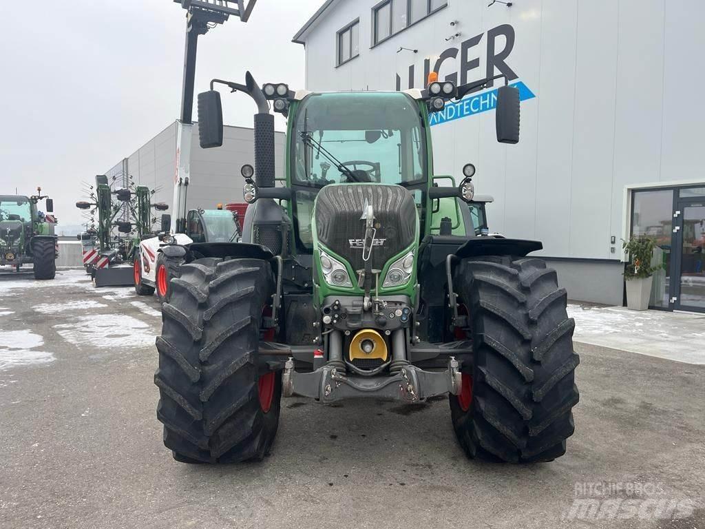 Fendt 718 Vario Traktorok