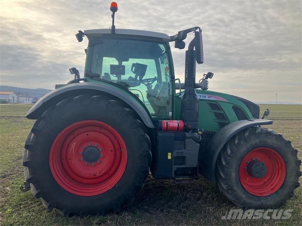 Fendt 718 Vario Traktorok
