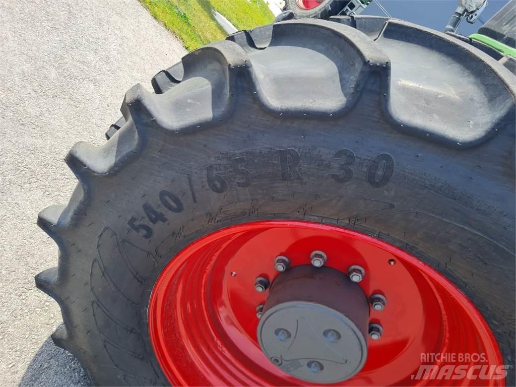 Fendt 724 Vario Traktorok