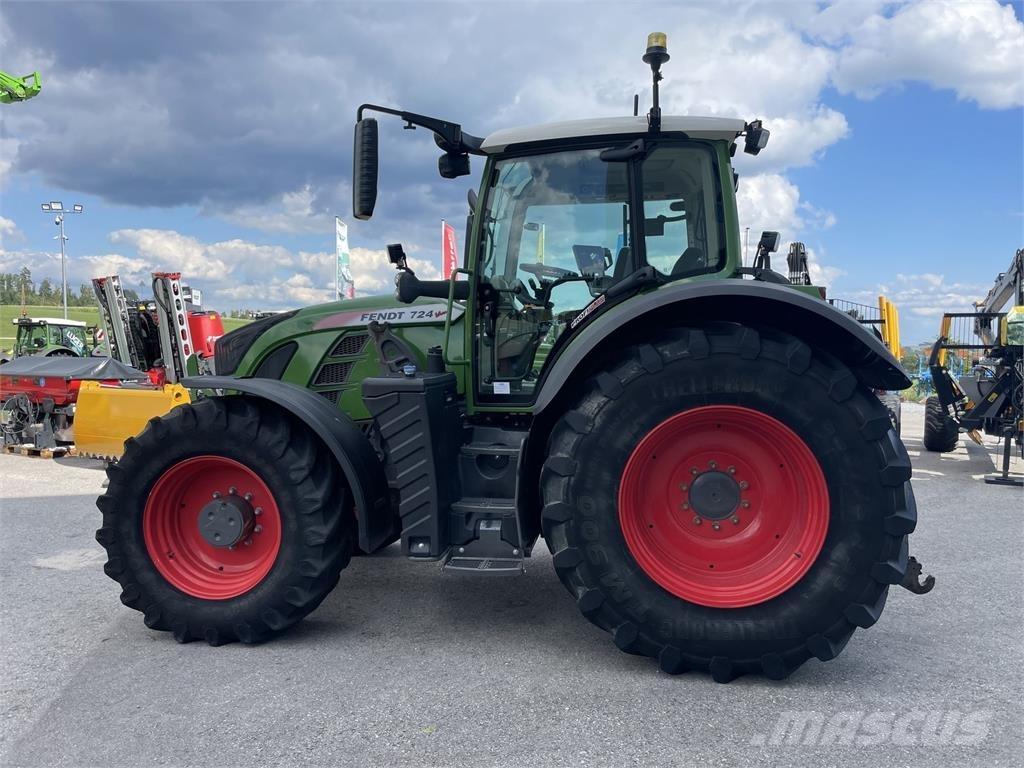 Fendt 724 Vario Traktorok